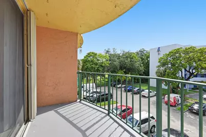 9360 Fontainebleau Boulevard #Apt 310, Miami, FL 33172 - Photo 1