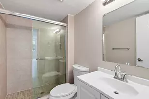 9360 Fontainebleau Blvd, Miami, FL 33172 - Photo 16