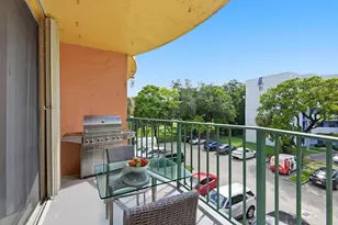 9360 Fontainebleau Blvd, Miami, FL 33172 - Photo 10