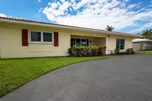 420 SE 4th Ct, Pompano Beach, FL 33060 - Photo 2