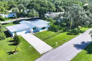768 22nd Pl, Vero Beach, FL 32960 - Photo 2