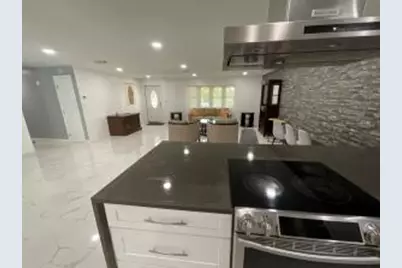 3205 NW 87th Avenue, Coral Springs, FL 33071 - Photo 10