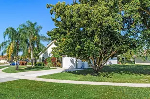22525 Swordfish Dr, Boca Raton, FL 33428 - Photo 2