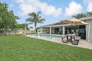 100 Greenwood Ct, Royal Palm Beach, FL 33411 - Photo 6
