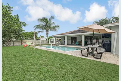100 Greenwood Court, Royal Palm Beach, FL 33411 - Photo 6