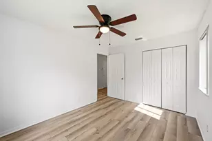 7618 S Pinewalk Dr S, Margate, FL 33063 - Photo 14