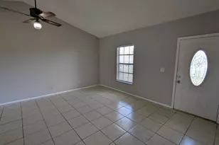 554 SW Lakehurst Dr, Port Saint Lucie, FL 34983 - Photo 2