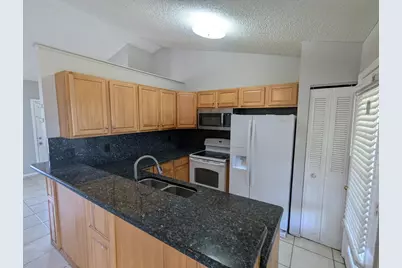 554 SW Lakehurst Drive, Port Saint Lucie, FL 34983 - Photo 4