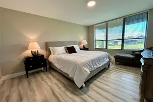 7582 Regency Lake Dr, Boca Raton, FL 33433 - Photo 8