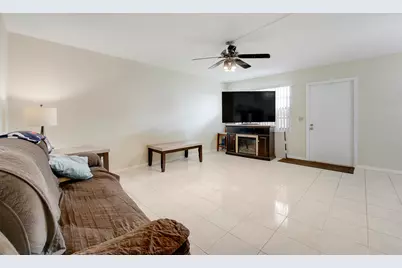 1011 Exeter, Boca Raton, FL 33434 - Photo 2