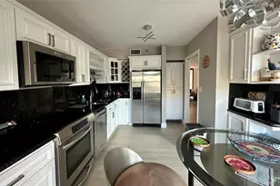 7582 Regency Lake Dr, Boca Raton, FL 33433 - Photo 18
