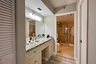 7582 Regency Lake Dr, Boca Raton, FL 33433 - Photo 10