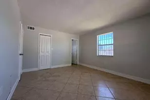 516 NW 179th St, Miami Gardens, FL 33169 - Photo 12