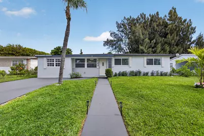 140 W 31st Court, Riviera Beach, FL 33404 - Photo 2