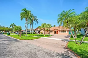 5531 Hawkes Bluff Ave, Davie, FL 33331 - Photo 2