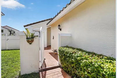 327 SW 191st Terrace, Pembroke Pines, FL 33029 - Photo 4