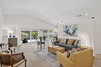 327 SW 191st Terrace, Pembroke Pines, FL 33029 - Photo 6