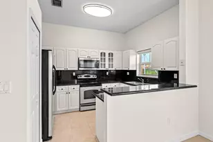 376 E Royal Cove Cir, Davie, FL 33325 - Photo 18