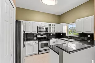 376 E Royal Cove Cir, Davie, FL 33325 - Photo 16