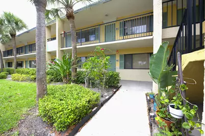 1617 Meadows Circle W, Boynton Beach, FL 33436 - Photo 2