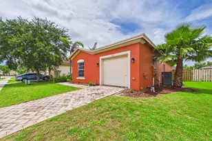 157 Blue Grotto Dr, Fort Pierce, FL 34945 - Photo 2