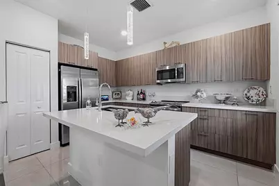 8321 Central Park Boulevard, Doral, FL 33166 - Photo 14