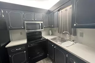 1551 N 12th Ct, Hollywood, FL 33019 - Photo 2