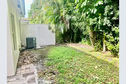 541 Alejandro Lane, West Palm Beach, FL 33413 - Photo 8