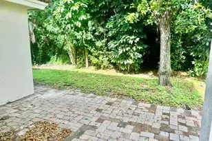 541 Alejandro Ln, West Palm Beach, FL 33413 - Photo 8