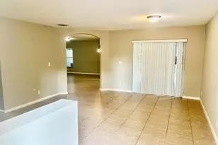 541 Alejandro Ln, West Palm Beach, FL 33413 - Photo 2