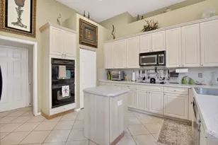 8106 N Savannah Cir, Davie, FL 33328 - Photo 22