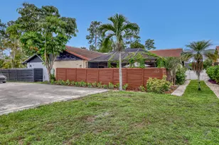 1279 Periwinkle Pl, Wellington, FL 33414 - Photo 2