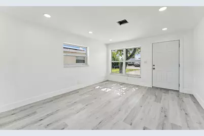 573 NW 2nd Way, Deerfield Beach, FL 33441 - Photo 4