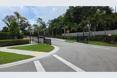 6668 Pointe Of Woods Drive, West Palm Beach, FL 33413 - Photo 4