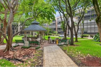 2816 N 46 Avenue #J482, Hollywood, FL 33021 - Photo 42