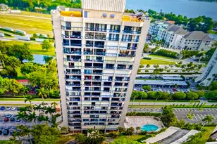2425 Presidential Way, West Palm Beach, FL 33401 - Photo 32