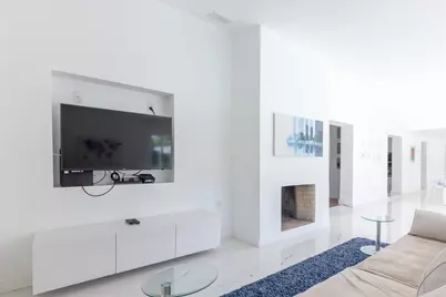 9007 NE 10th Avenue NE, Miami, FL 33138 - Photo 8