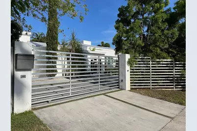 9007 NE 10th Avenue NE, Miami, FL 33138 - Photo 2
