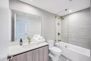 77 SE 5th St, Miami, FL 33131 - Photo 10
