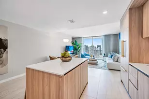 77 SE 5th St, Miami, FL 33131 - Photo 32
