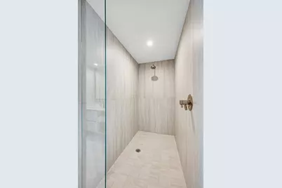 77 SE 5th Street #2210, Miami, FL 33131 - Photo 26