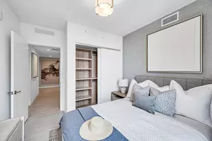 77 SE 5th St, Miami, FL 33131 - Photo 18