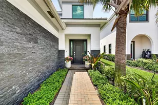 329 SE Fascino Cir, Port Saint Lucie, FL 34984 - Photo 2