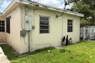 706 Glenn Pkwy, Hollywood, FL 33021 - Photo 2