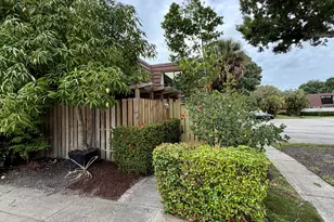2213 22nd Ln, Palm Beach Gardens, FL 33418 - Photo 2