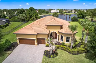 941 SW Sea Green St, Palm City, FL 34990 - Photo 2