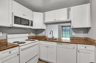 9460 Poinciana Pl, Davie, FL 33324 - Photo 4