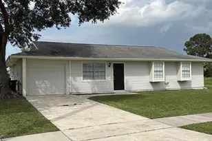 285 NE Floresta Dr, Port Saint Lucie, FL 34983 - Photo 1