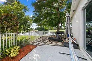 980 Bel Aire Dr W, Pembroke Pines, FL 33027 - Photo 12