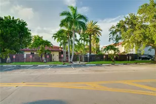 2625 NE 13th Ct, Fort Lauderdale, FL 33304 - Photo 2